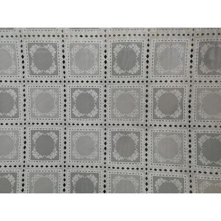 Asztalterítő 0029 csipkés fehér alap apró homogén mintázat
